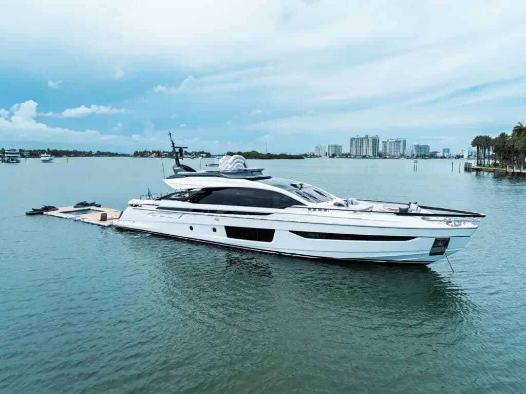 94′ Azimut, 94 feet